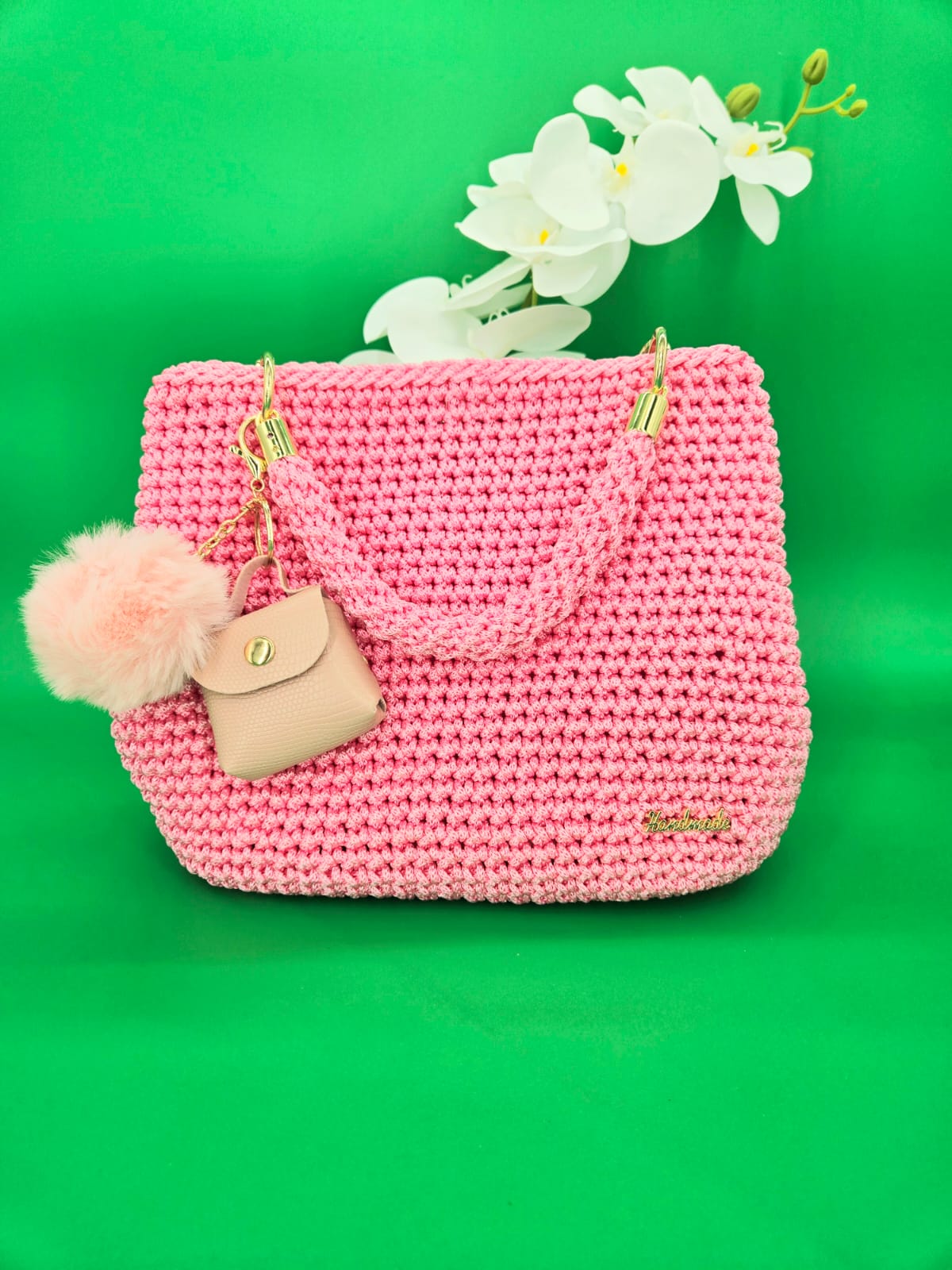 Bolso de mano crochet rosa con accesorios