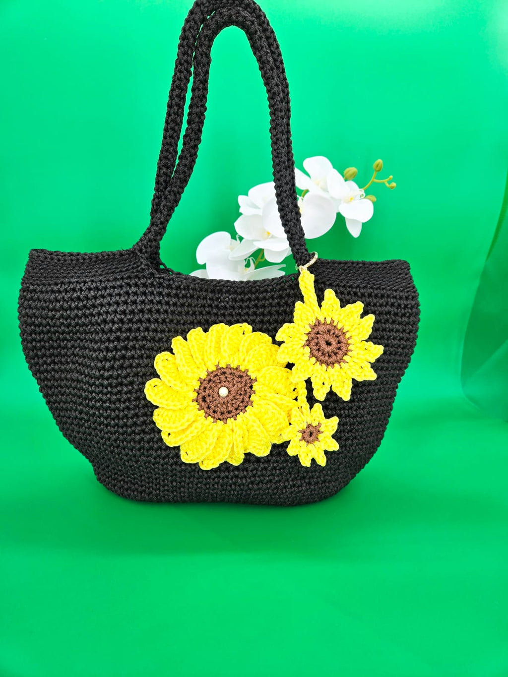 Bolso grande tejido a crochet con girasoles decorativos